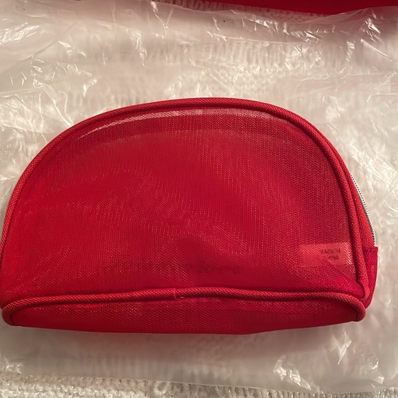 New Chanel beauty 2 mesh cosmetic pouches CC snowflake zipper pulls - Picture 3 of 7